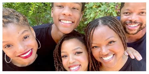 halle bailey parents and siblings.